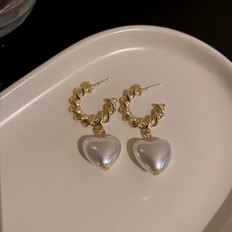 New Women Jewelry Sweet Heart Pearl Earrings Popular Golden Plating Simulated Pearl Drop Earring For Girl Lady Gifts