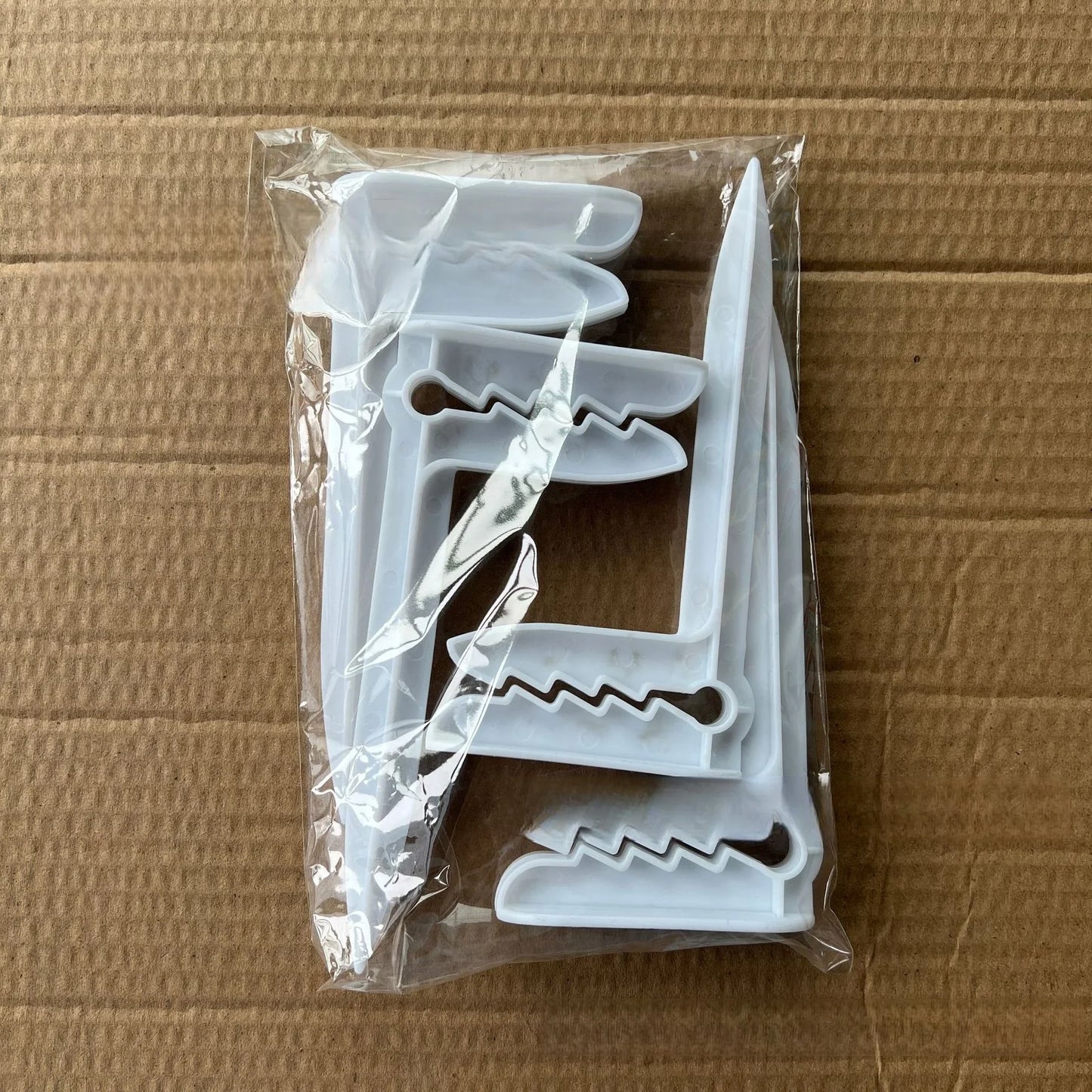 4PCS Beach Towel Clip Camping Mat Clip Outdoor Decorative Clothespins Sheet Holder Towel Clamp Clothes Pegs Tent Clips